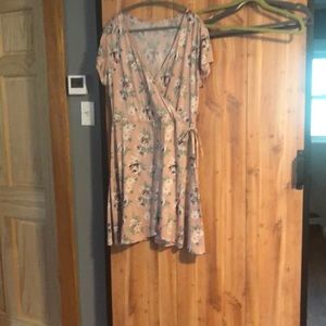 ❤️ 3 for $10 must bundle 3
Super comfy wrap dress